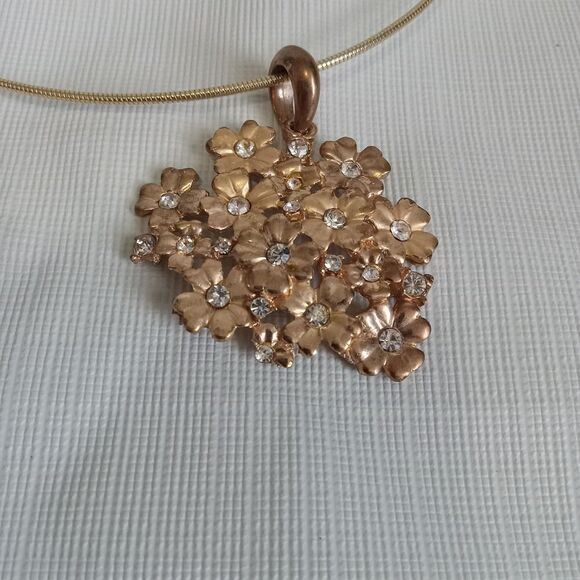 Gold Toned Rhinestone Flower Cluster Pendant Omega Chain Collar Style Necklace - Picture 3 of 10
